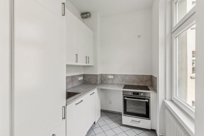 Helle 1-Zimmer-Wohnung, 2026 renoviert, sofort bezugsfrei in Berlin-Neukölln – Einbauküche