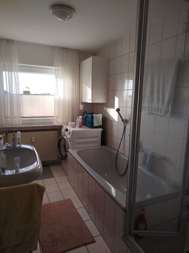 Liebevoll modernisierte DG-Wohnung mit hochwertiger Qualitätsküche, Garten & zusätzlichem Dachzimmer  - Privatverkauf, keine Maklerprovision – Foto 5