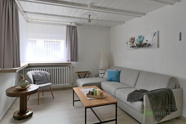 (EF1017_M) Kassel-Stadt: Nord-Holland, kleines, möbliertes Wohnhaus mit Terrasse und Grundstück, Grundreinigung inkl.