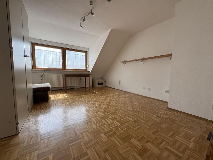 Zuhause fühlen in Reihenmittelhaus in ruhiger, familiärer Lage – DG Multifunktionszimmer