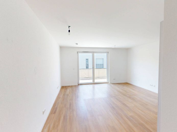 Modern wonen: lichtrijk nieuwbouwappartement met 3 kamers, balkon en inbouwkeuken – Ansicht I: Wohn- und Esszimme…