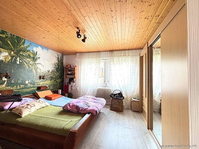 Ruhig gelegenes Einfamilienhaus mit Einliegerwohnung und großem Grundstück in Oberkotzau – VUB0002472-7