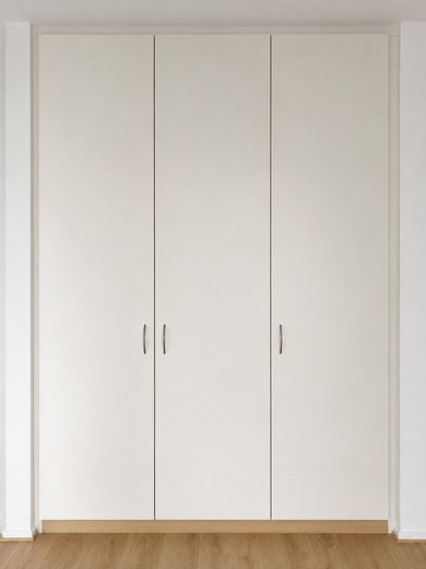 Hochwertig modernisierte 3-Zimmer-Wohnung mit Westbalkon und Weitblick - maklerfrei – Flur großer Einbauschrank