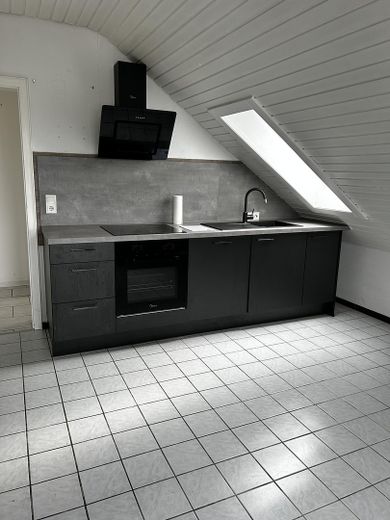 Appartement lumineux de 3 pièces sous les combles avec balcon – Photo 9