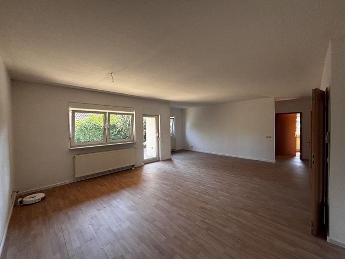 Geräumiger Bungalow mit ca. 194m² Gesamtfläche, Vollkeller und Garage – provisionsfrei – EG - Wohnzimmer (1)