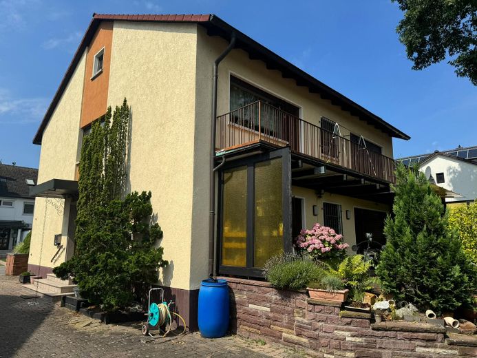 Ein-Zweifamilienhaus in Neu-Edingen 68535 – Hofansicht