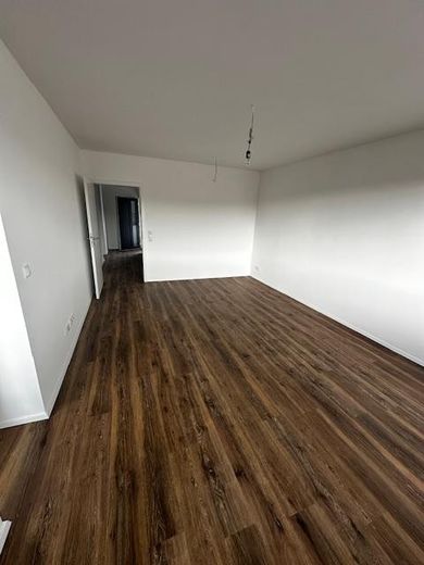 Besser als Neubau! 1 Zimmer Traumwohnung mit Balkon in Alfeld. 0% Provision, 100% Sicherheit. – Wohnzimmer