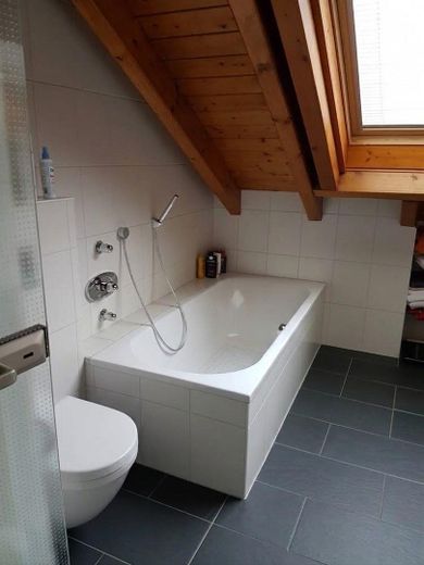 Ampio, luminoso e modernizzato appartamento di 4 locali all’ultimo piano con aria condizionata – Foto 7