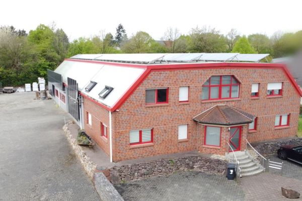 Woongebouw met opslaghal