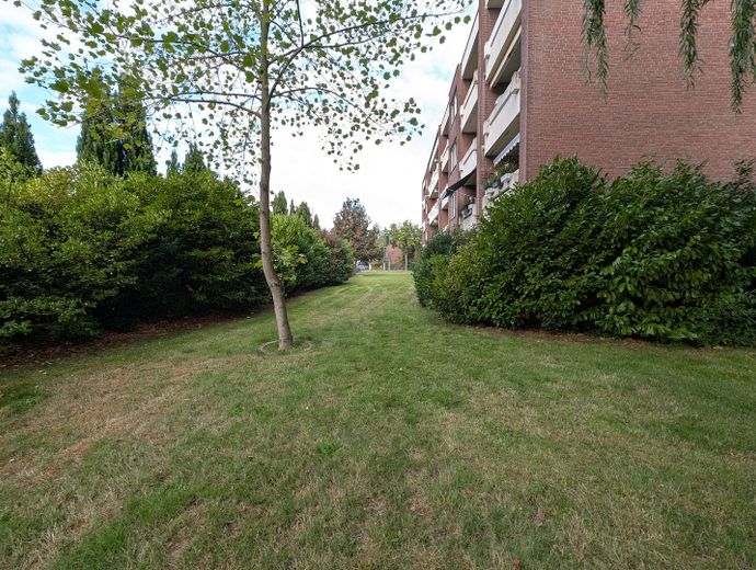 Urocze i przytulne mieszkanie 1,5-pokojowe z balkonem i możliwością korzystania z ogrodu w Krefeld-Fischeln – Garten