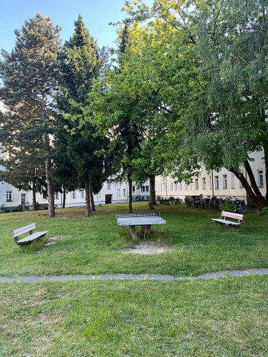 Rathaus Steglitz yakınında yeşil iç avlulu eski yapı cazibesi – Fotoğraf 9