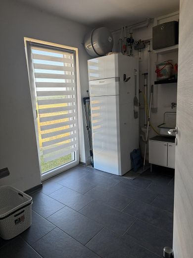 Familienfreundliches Einfamilienhaus zu verkaufen – Technikraum EG
