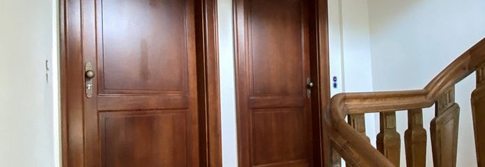 Schöne, sanierte DG Wohnung (95m²) in zentraler Kurparklage – Ansicht Treppenhaus
