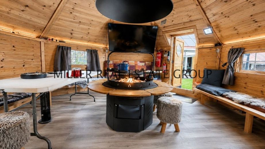 Privates Wohnresort in Altmannstein-Pondorf: Exklusives Einfamilienhaus mit Pool, Sauna, Grillkota, PV-Anlage, Speicher &amp; großer Südwest-Terrasse! – Grillkota