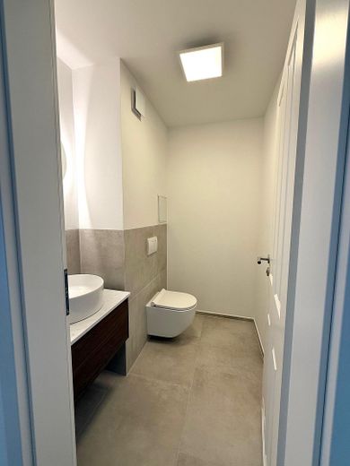 separates WC