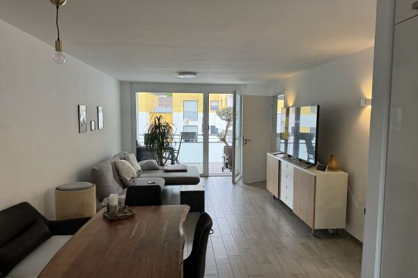 Moderne helle Wohnung mit viel Ambiente