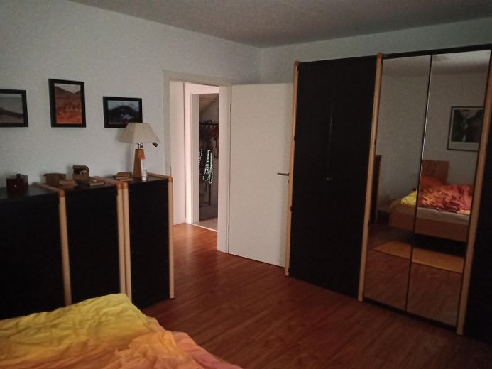 Wolnostojący dom mieszkalny w dzielnicy Waltershofen we Fryburgu – Schlafzimmer EG