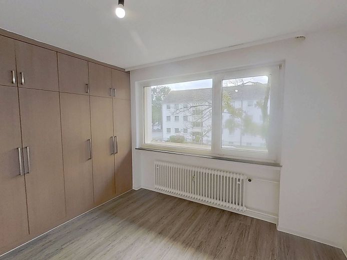 Komfortabel ausgestattete 4-Zimmer-Wohnung mit BALKON – Ansicht I: Schlafzimmer I
