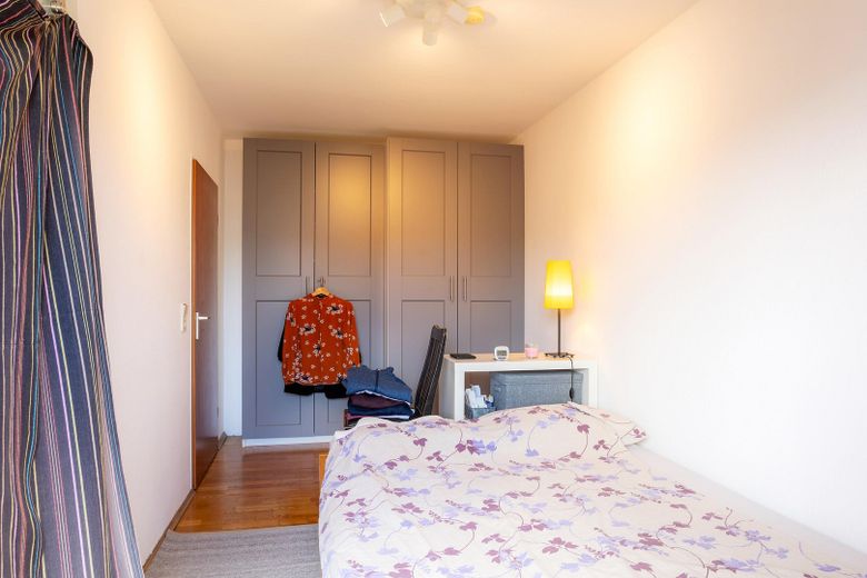 SENZA PROVVIGIONE: gioiello urbano di Schwabing – luminoso appartamento di 2 locali all'ultimo piano, balcone e ascensore – Schlafzimmer