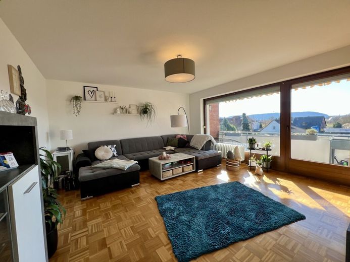 3-Zimmer Eigentumswohnung mit Loggia und Weitblick auf das Kaiser-Wilhelm-Denkmal - Minden-Meißen! – Wohnzimmer Ansicht I
