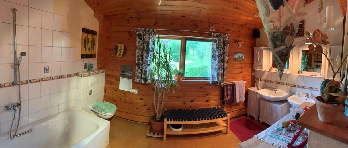 freistehendes Einfamilien, Vollholzhaus, kanadisches Blockhaus ökologische Bauweise, sehr gepflegt – Foto 18