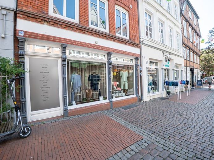 Historisches Flair trifft modernen Loft-Charakter – repräsentative Gewerbeimmobilie in bester Innenstadtlage von Stade – Foto 1