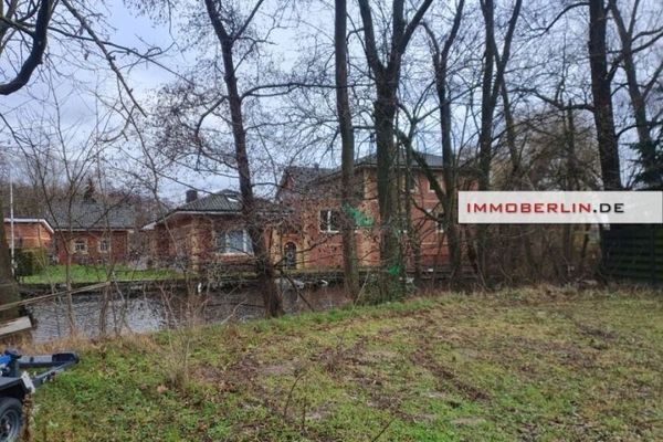 IMMOBERLIN.DE - Exzellentes Baugrundstück mit Wasserzugang in naturschöner Lage