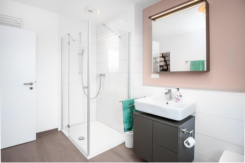 Vivere tra boschi e acqua – Badezimmer OG