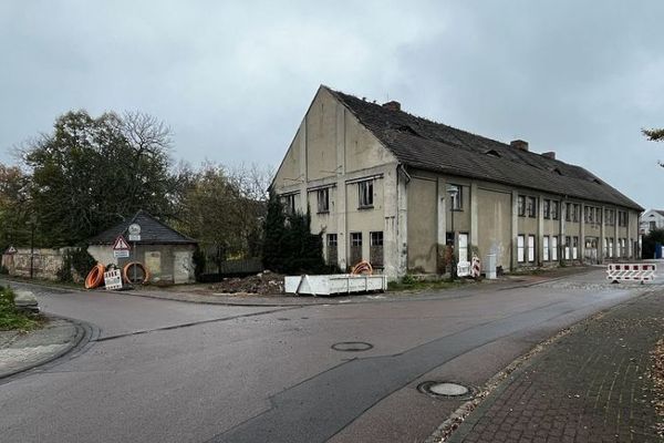 Beuna bei Merseburg : Ancien bien immobilier commercial offrant de nombreuses possibilités d’utilisation !!!
