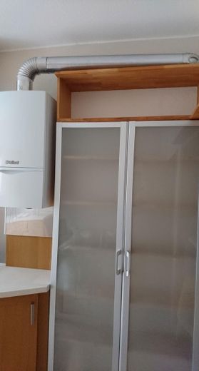 Küche Einbauschrank und Therme