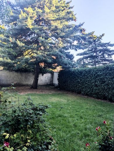 Düsseldorf-Eller’de kendine ait terası ve bahçesi bulunan büyüleyici 1 odalı eski yapı dairesi – Garten