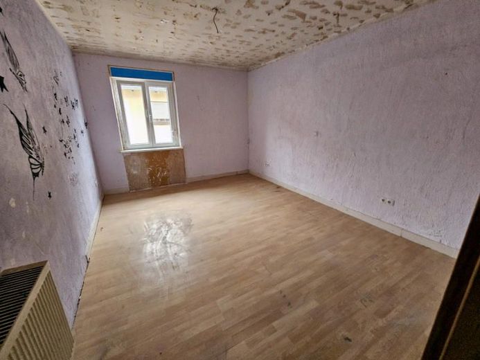 Renovierungsbedürftiges 4 Fam.-Mehrfamilienhaus in zentraler Lage – Bild 2