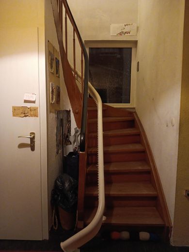 Treppe, Tür zum Keller