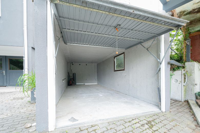 Großzügiges Familienhaus in Traumlage – Einliegerwohnung unterstützt die Finanzierung – Fertigarage