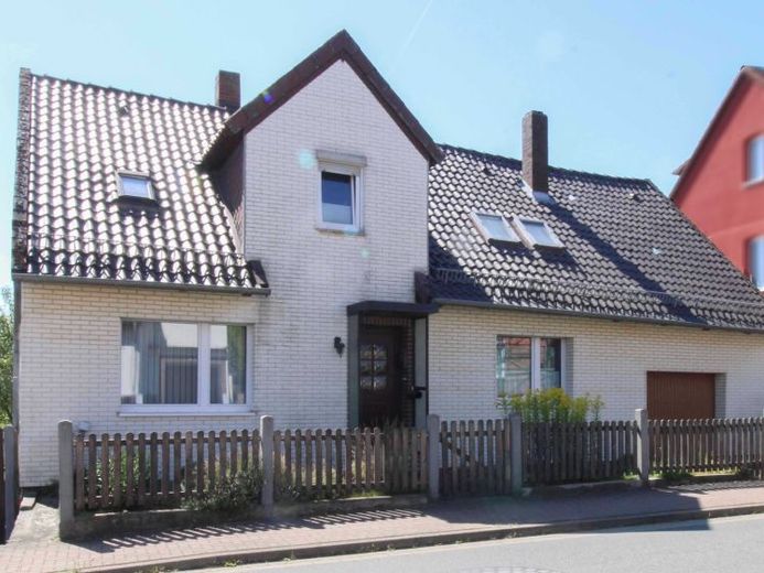 A home with room for family, garden and new ideas in Breinum – Photo 1