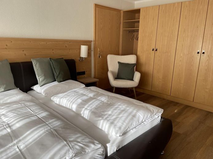 Stilvolle 2-Zimmer-Wohnung – voll möbliert & sofort bezugsbereit – Schlafzimmer