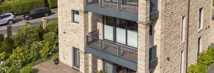 Luxuriöse Maisonette-Wohnung mit Garten, zwei Balkonen und Tiefgarage in Essen-Bredeney