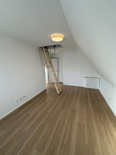 Neubau - Erstbezug - Maisonette - 3 ZW inkl. EBK, Stellplatz, Keller, ca. 66m² Wfl. – Aufgang Dachspeicer