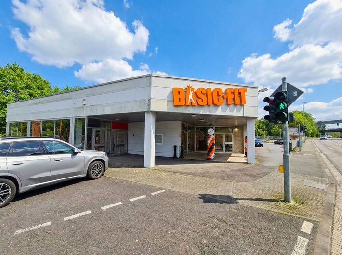 Gewerbeobjekt mit Top Rendite, vollvermietet, u.a. Fitness + Spielsalon – Gebäude