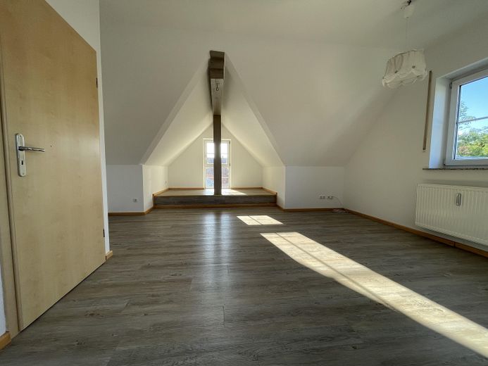 Helle 4-ZKB-Maisonette mit Balkon & Garten – ruhig wohnen in Zusmarshausen-Wollbach - PROVISIONSFREI – Schlafzimmer