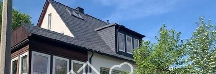 Przestronne, w pełni umeblowane mieszkanie 2,5-pokojowe w Grünhain na sprzedaż