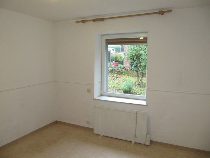 from PRIVATE ** single-family house + outbuilding * garden * garage * courtyard * basement – Foto 14