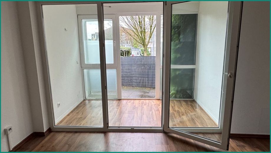 DREIFAMILIENHAUS IM STADTZENTRUM VON REMSCHEID - 2 WOHNEINHEITEN VERMIETET - MÖGLICHKEIT ZUM EIGENNUTZ – kleinem Wintergarten und...