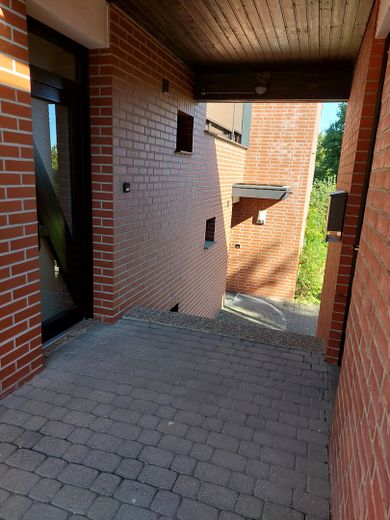 Überdachter Eingangsbereich