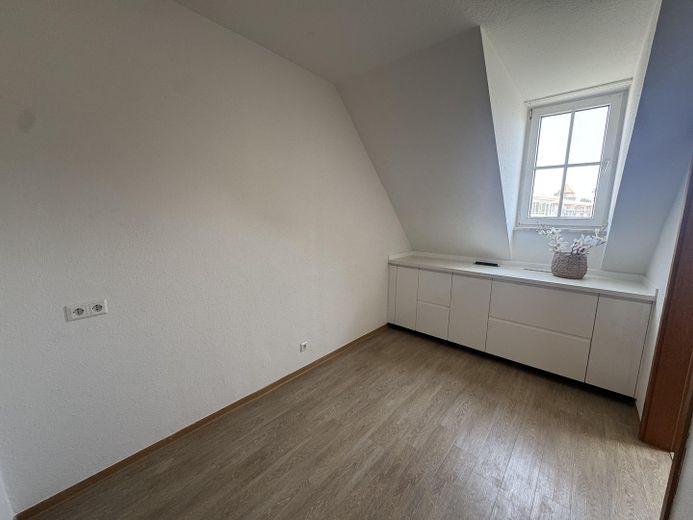 Ideal für Paare & Homeoffice: Wohnung in einer Vila in Toplage mit 2 separaten Arbeitsbereichen – Esszimmer