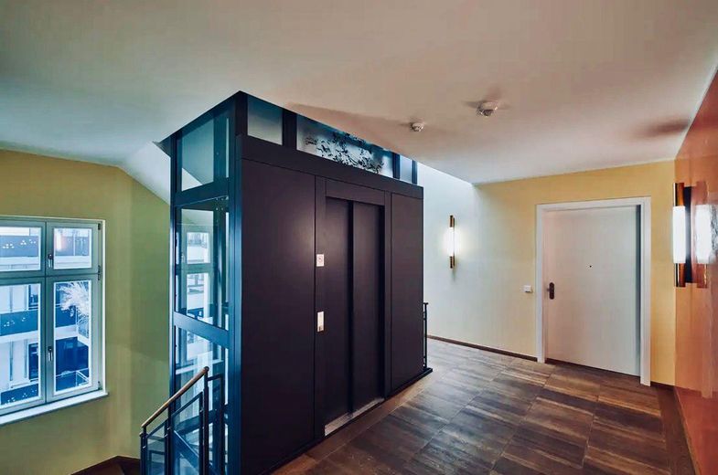 Provisionsfrei: Außergewöhnliche Dachgeschosswohnung mit Blick über Berlin und toller Dach-Terrasse – Aufzug vor der Wohnung