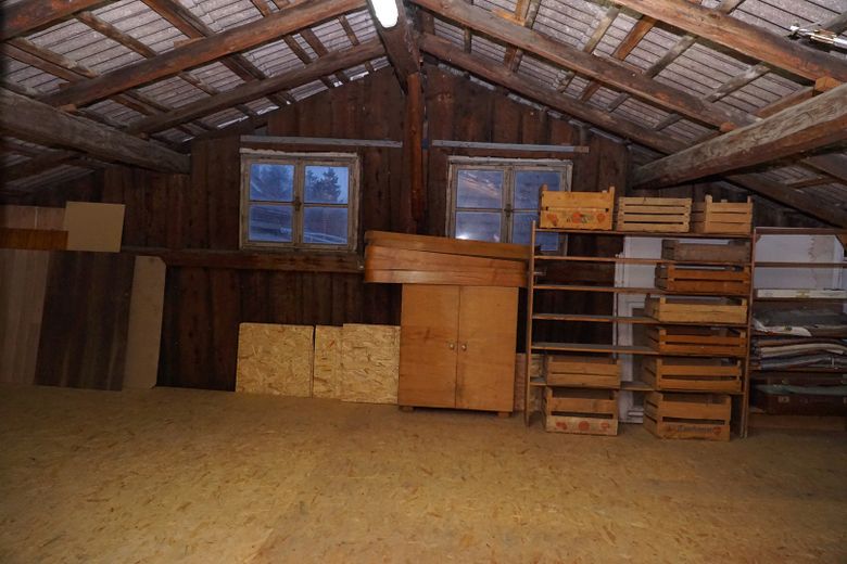 Vollständig renoviertes und modernisiertes 5-Zimmer-Einfamilienhaus in Eichendorf – Dachboden/Hobbyraum