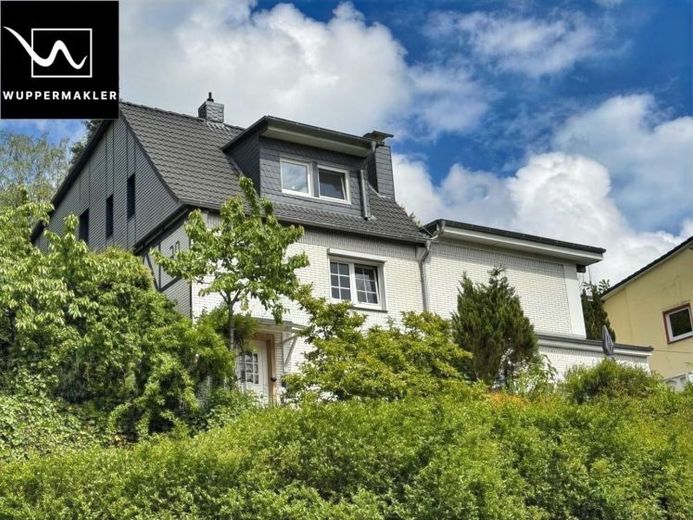 Wohnen mit Ausblick – Einfamilienhaus mit Einliegerwohnung und besonderem Charakter – Photo 1