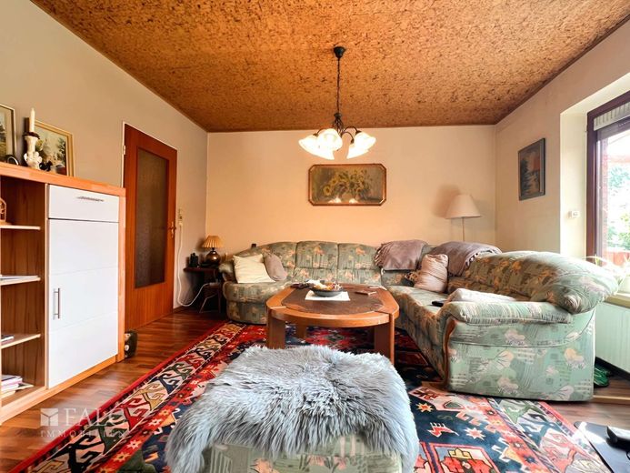 ***Großzügiges Einfamilienhaus mit viel Platz und Gartenidylle in ruhiger Lage*** – Wohnzimmer