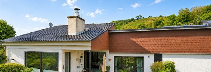 Architect-designed house with a dreamlike garden in a top location. (Living area 215m² + converted 75m²)
